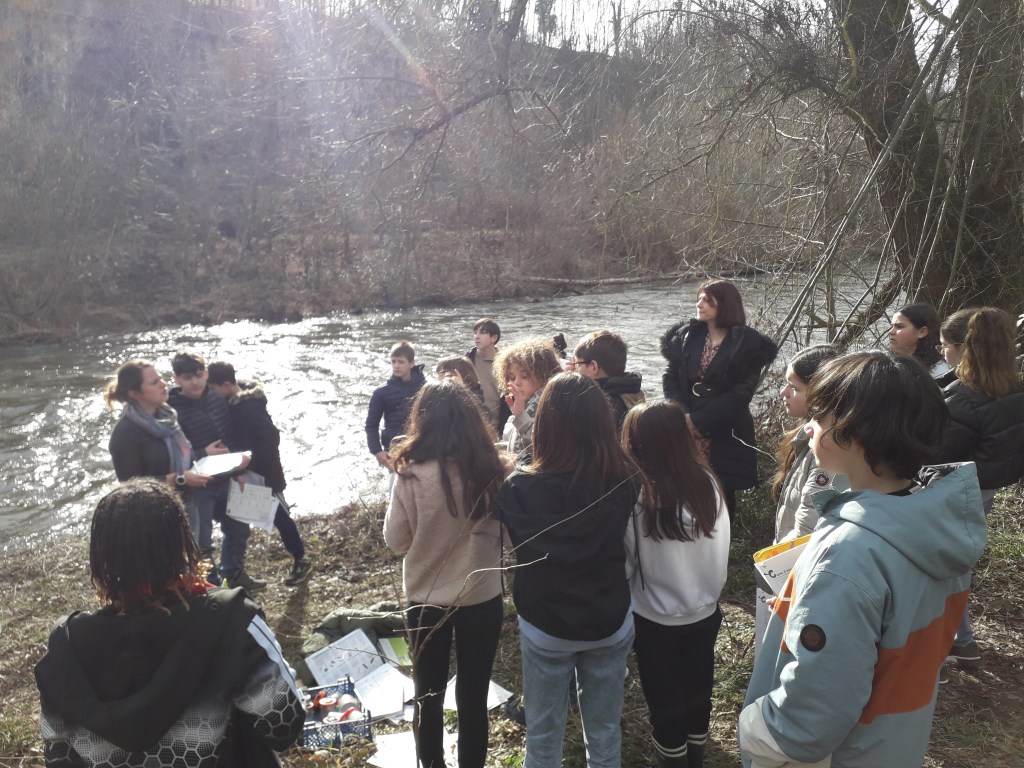 Exploration / Etude du sol des berges de la&nbsp;rivière